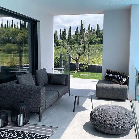 Villa Lagoblu *